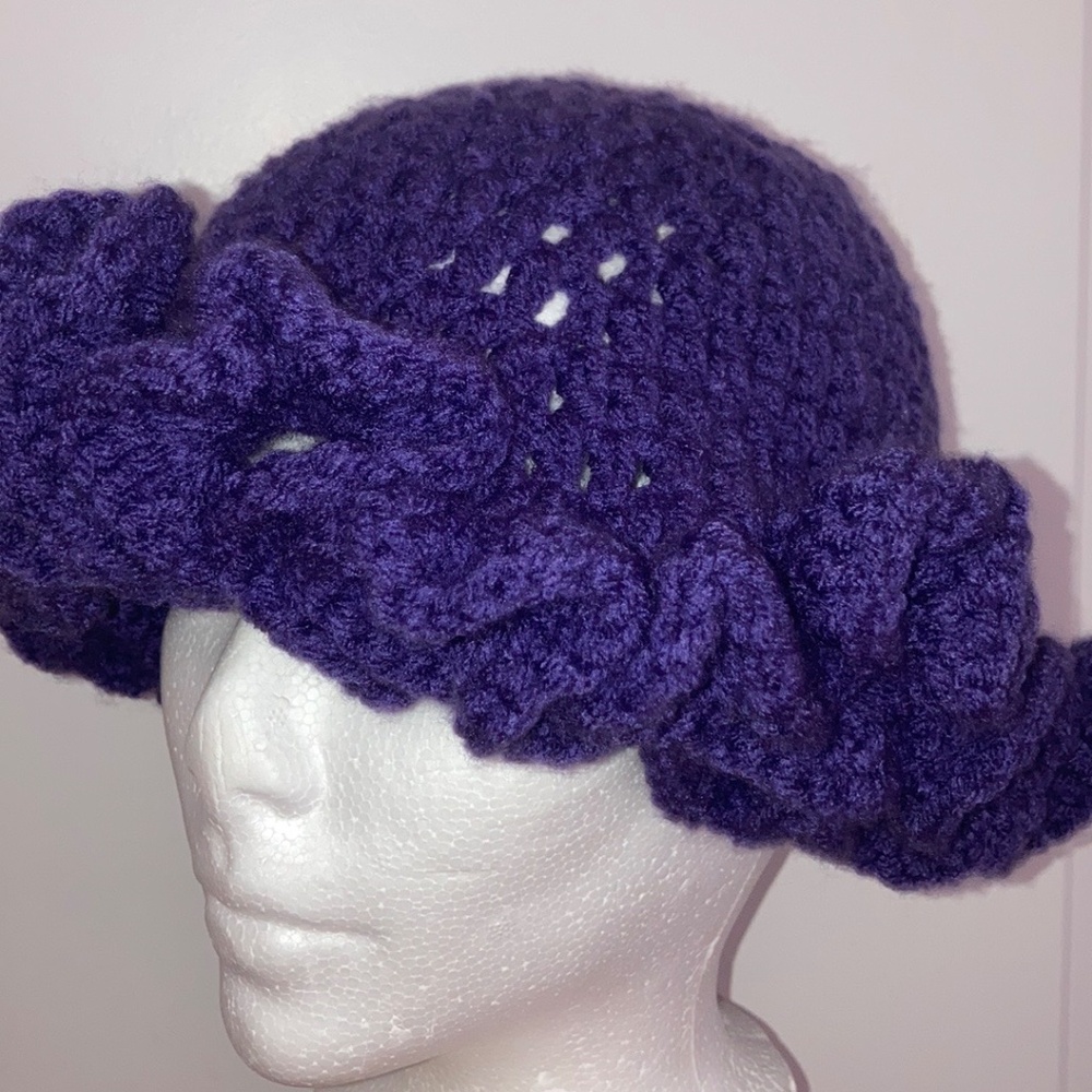 Crochet ruffle hat! 👒